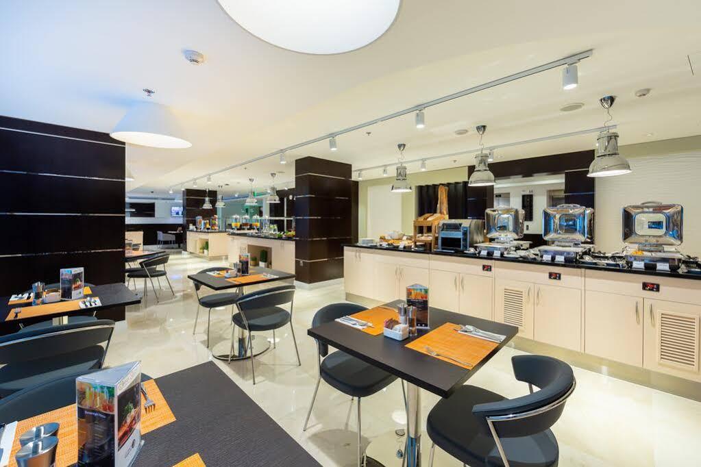 Premier Inn Doha Airport Extérieur photo
